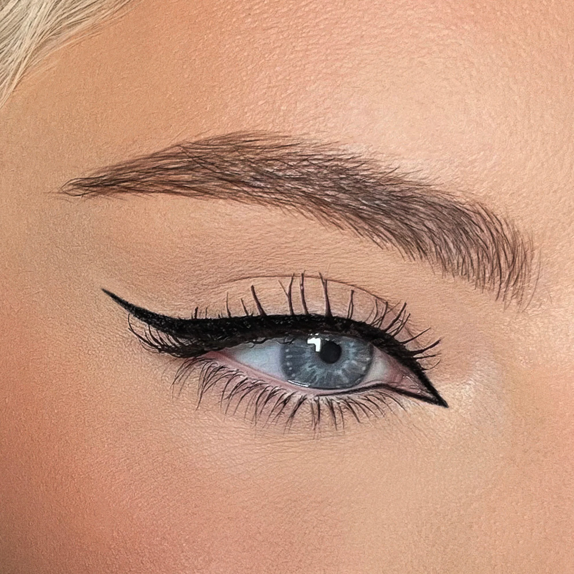 Mrs Glam - Glorious Glide Liquid Liner Pen - Black - Image 3