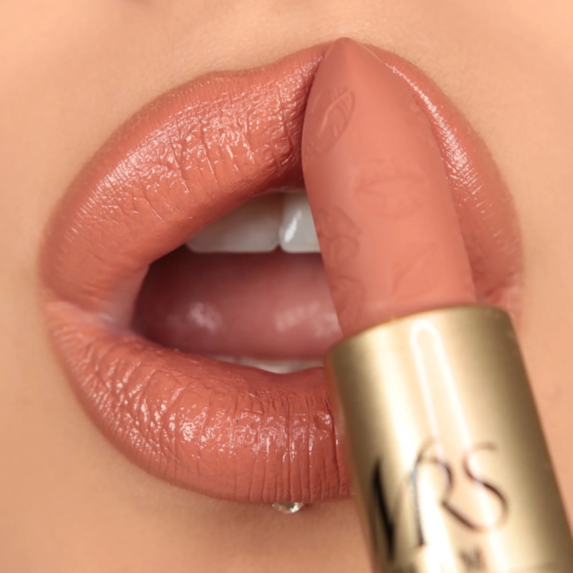Mrs Glam - Mrs Kisses Lipstick - Image 19