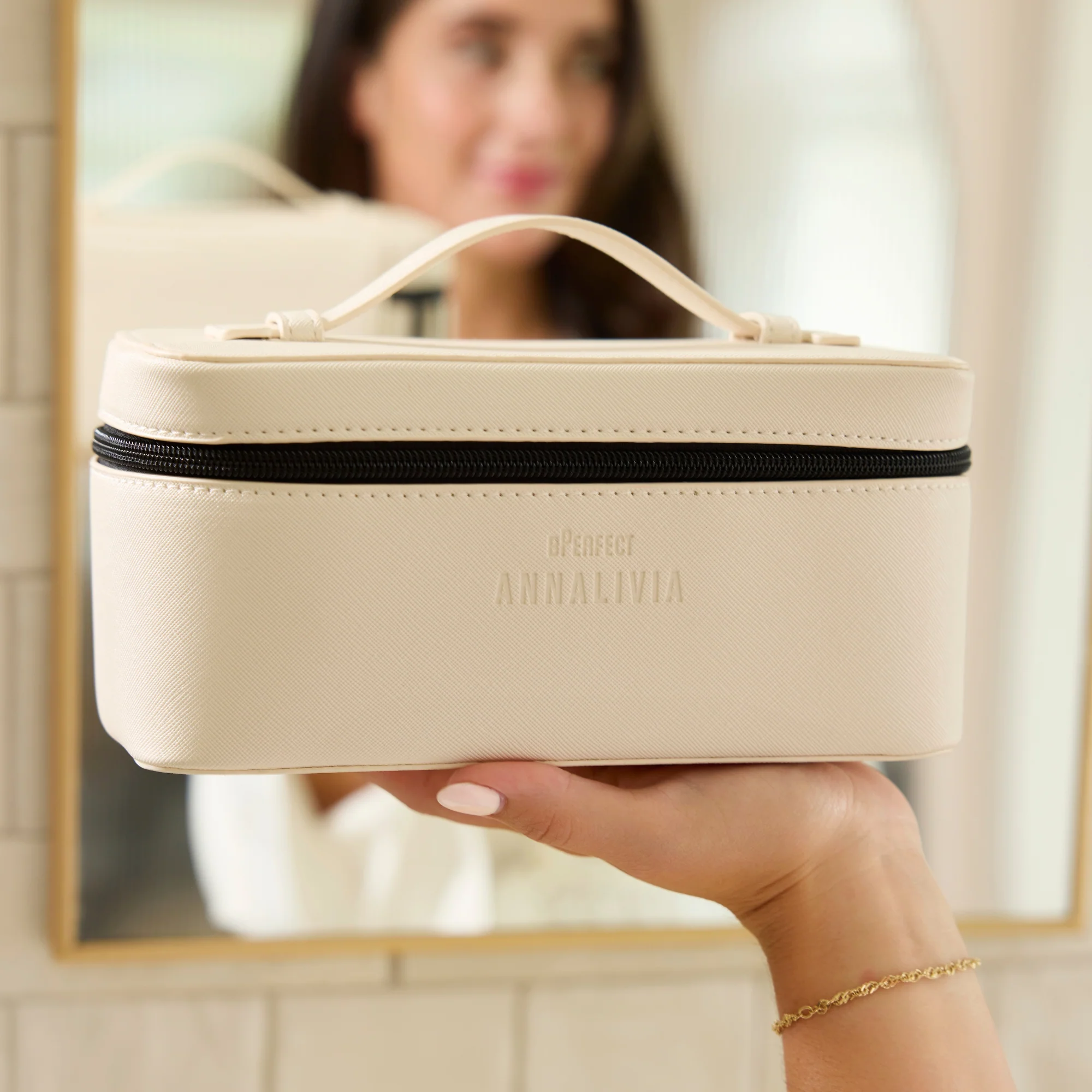 Skin Studio x Annalivia - Luxurious Skincare Bag - Image 4